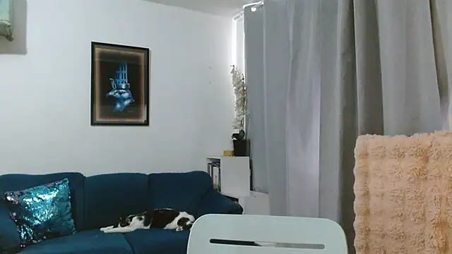 Almaglow_ live cam on StripChat