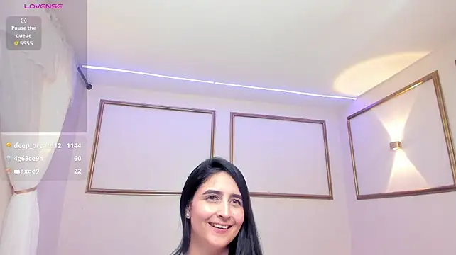 MiaLiore_ live cam on StripChat
