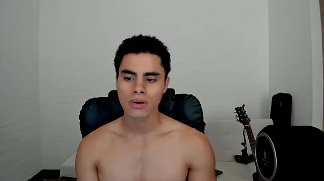 chicozen live cam on StripChat