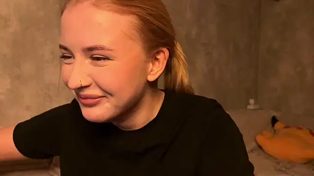 LumiMoore live cam on StripChat