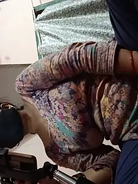 Priyanka_hot88 live cam on StripChat