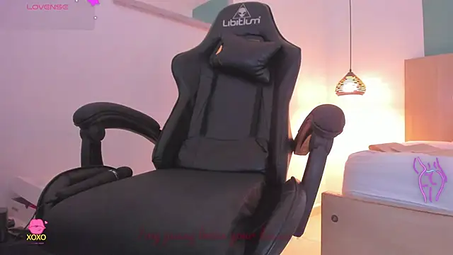 lucy_blue28 live webcam