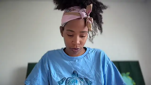 Cum2Charm webcam