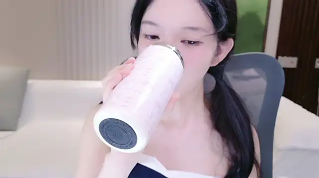 enen_xiaobao (F teen) - 全裸三分钟