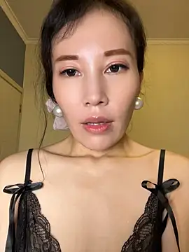xiaotaotutu103 (F milf) - 上半身全裸说骚话二分钟