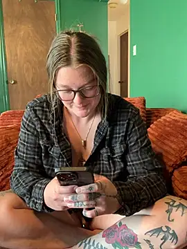 pussiesncream_ (F young) - Strip tease! Last tipper picks song!!
