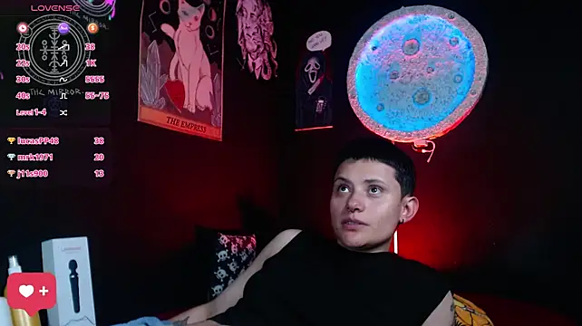 girl_intense444 webcam