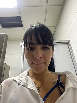 LuxeBrunetteXXX webcam