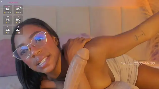 aprilebony_ webcam