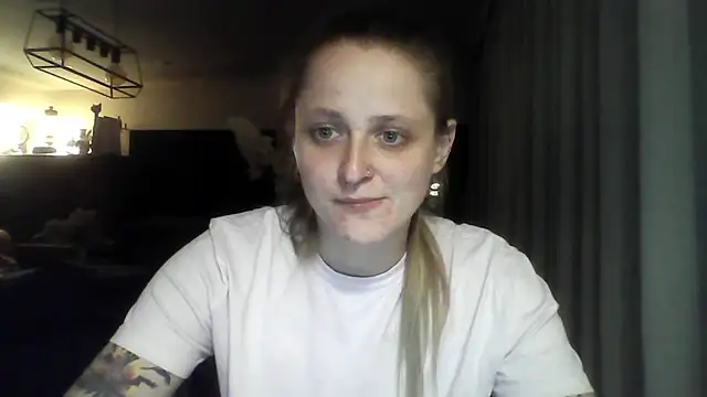 LeaWetGirl webcam
