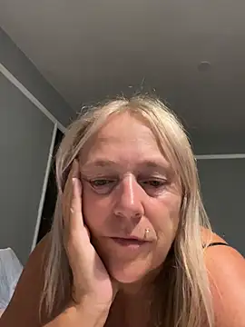Blondnboujee53