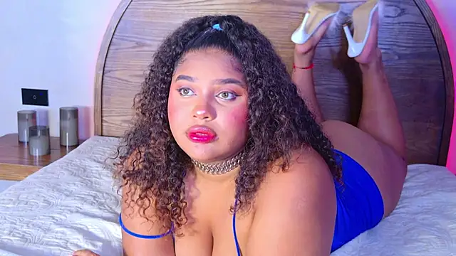 Isabellapierce live cam on StripChat