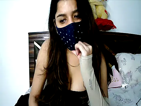 Gloie4u live cam on StripChat