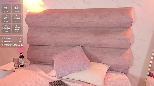 MiiaCullens live cam on StripChat