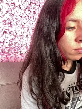 NohaBrooks_Pink webcam