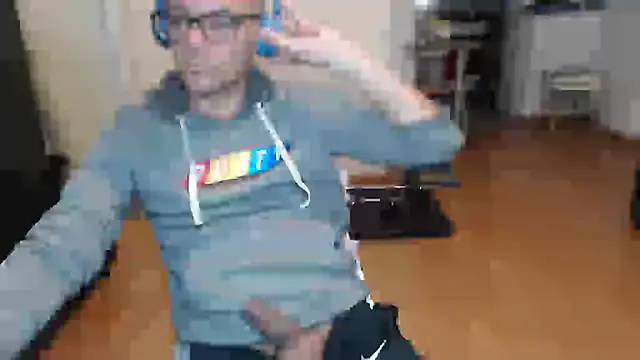 guachin_hunk live cam on StripChat