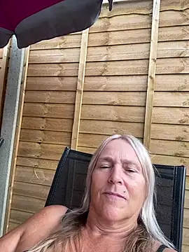Blondnboujee53