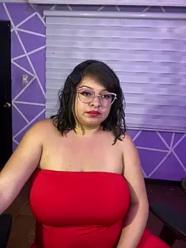 MiiaaJoness webcam