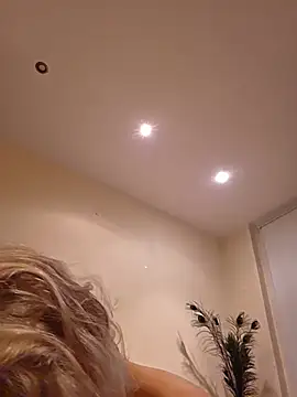 AureliaDoux webcam