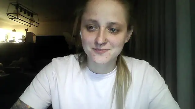 LeaWetGirl webcam