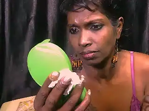 Fuckable_Nasty_MILF webcam