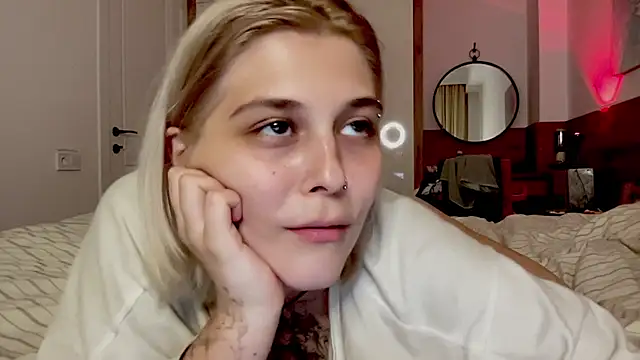 Ella_Bloom webcam