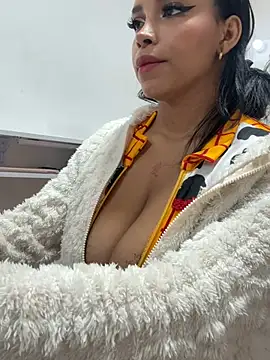 Madeleinesummerrr live cam on StripChat