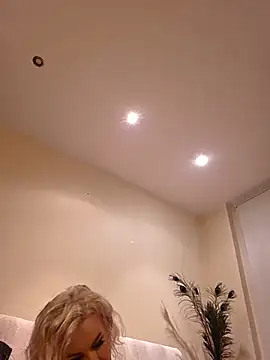 AureliaDoux webcam