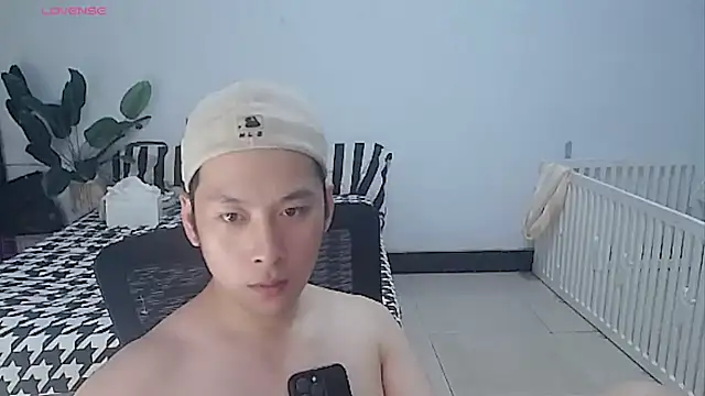 yichen008 live cam on StripChat