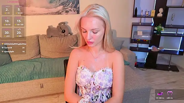 AleksaBlonde live cam on StripChat