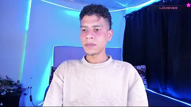 Ethan_Boyy live cam on StripChat