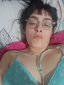 lightblueladyy1 live cam on StripChat