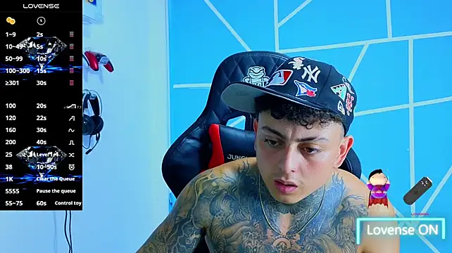 KevinSanchez420 live cam on StripChat