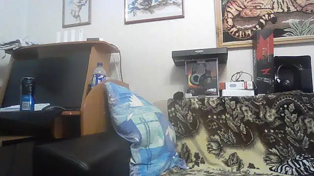 Yashax live cam on StripChat