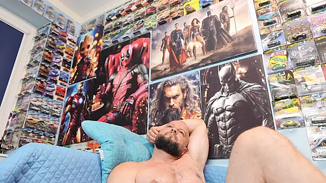 Muscle_Bear live cam on StripChat