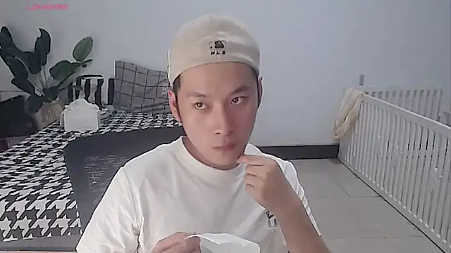 yichen008 live cam on StripChat