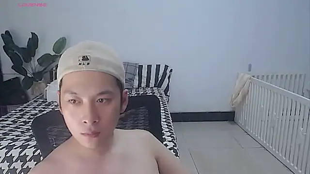 yichen008 live cam on StripChat