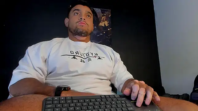 Big_furry_bear13 live cam on StripChat