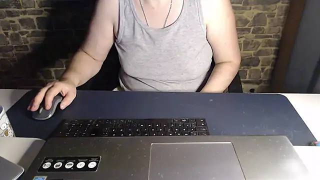 SweetPhoenix76 webcam