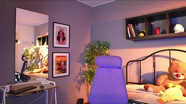 Millie_Volturi webcam