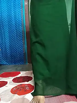 chikki_20 (F milf) - Ice on boobs 😋
