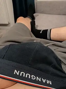 neo_bln (M young) - Pants off
