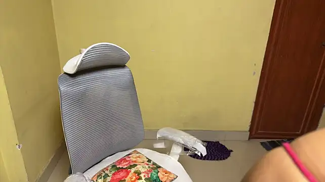 jiggywife (Ask my age) - nude the bitch