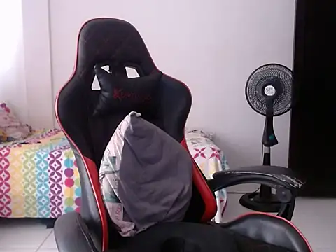 Adriana_0312 webcam