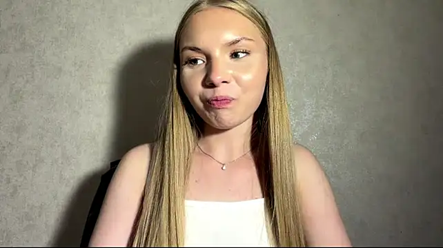 CarolineNine webcam