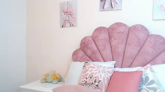 MilaaAdams webcam