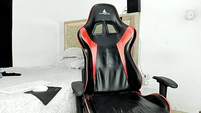 Javier_Hot27_ webcam