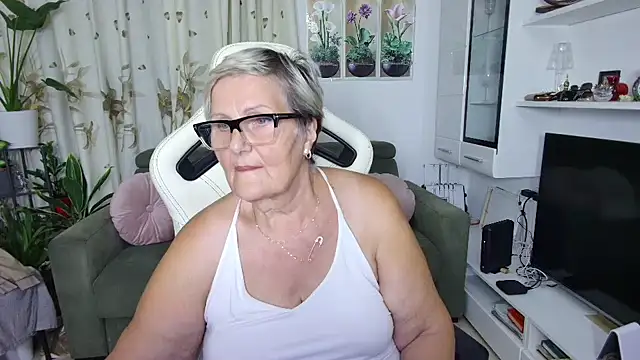 Selenna57 live cam on StripChat