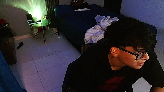 Mr_yisuzz webcam