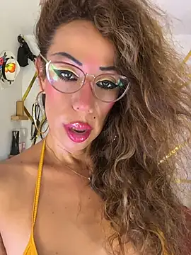 YOURSDEBORA webcam